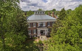 Bourbon Manor Bed & Breakfast Inn